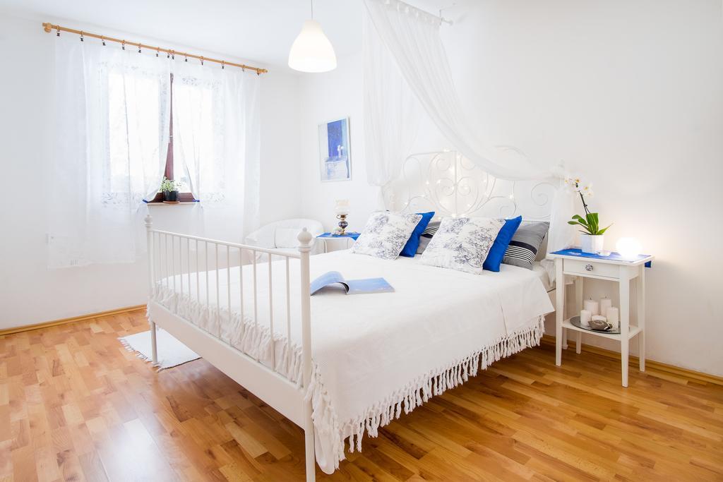 Apartment Katarina Malinska Habitación foto